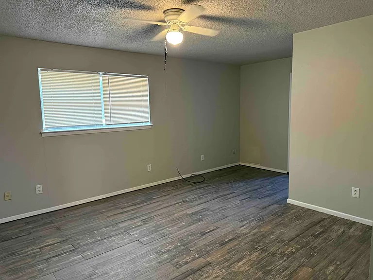 4902 Inverness Ave — Photo 7