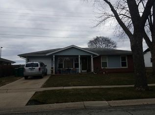 945 Maple Ln, Elk Grove Village, IL 60007