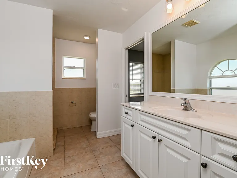 2226 NW 1st St — Photo 14