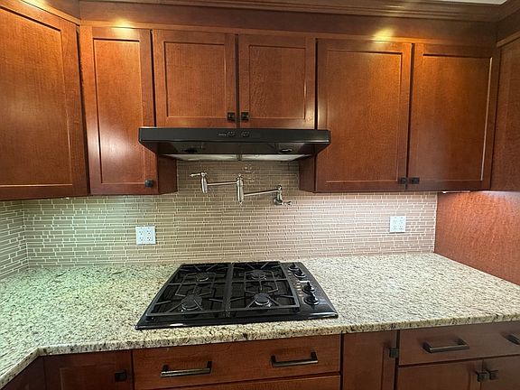 4th image of 11 Aspen Ct