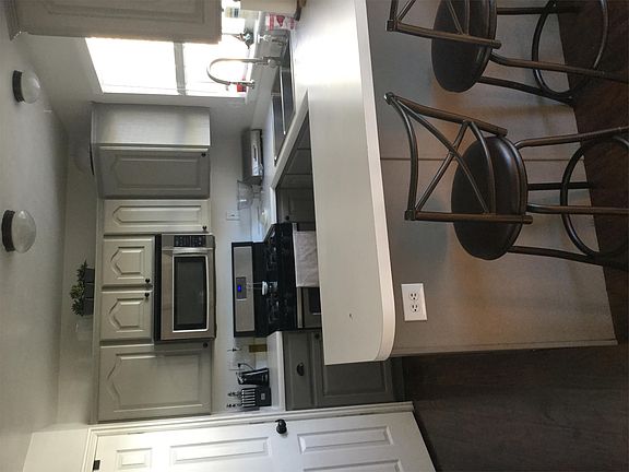 5th image of 853 Country Club Dr