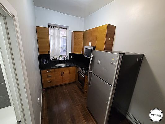 4th image of 731 Saint Nicholas Ave #1AAPT
