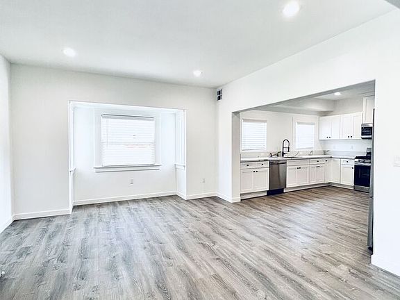 4th image of 251 S Catalina Ave