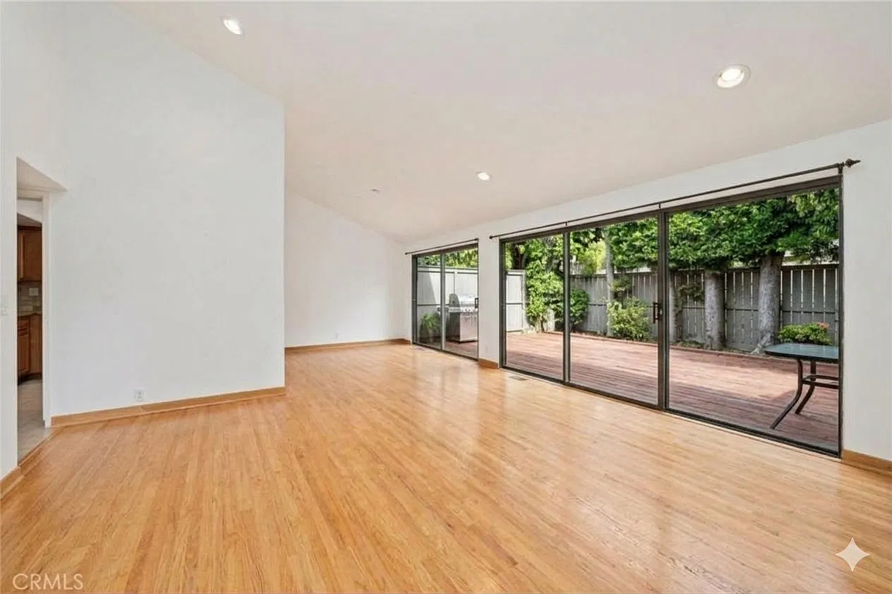 3 bed, 1378 sqft, $5,300 — Photo 3