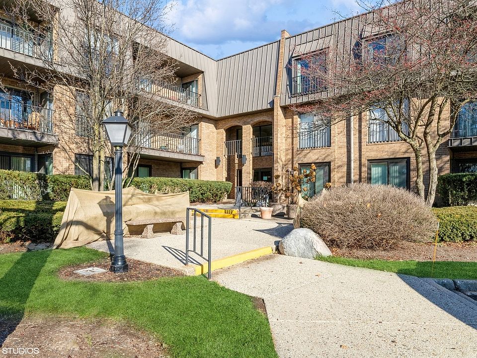 1st image of 3 Court Of Harborside #211