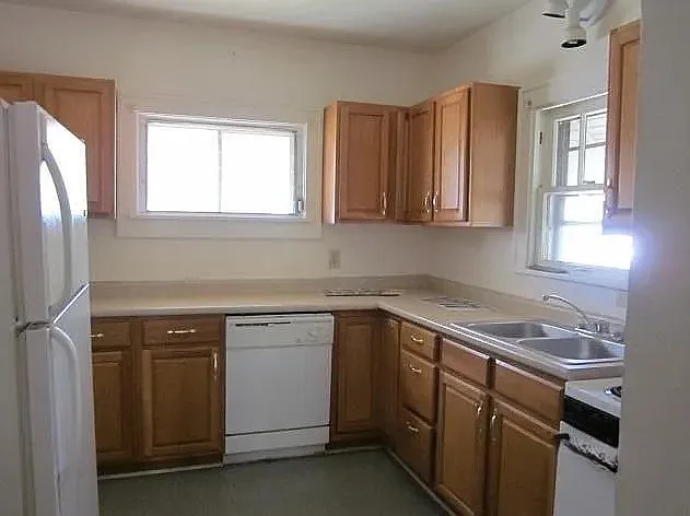 759 Berkley Rd — Photo 3