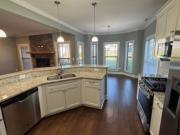 Kitchen/Dining Area