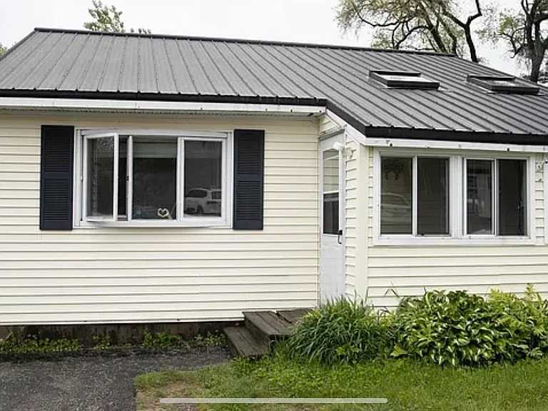 15 Lucille St #1 — Photo 2