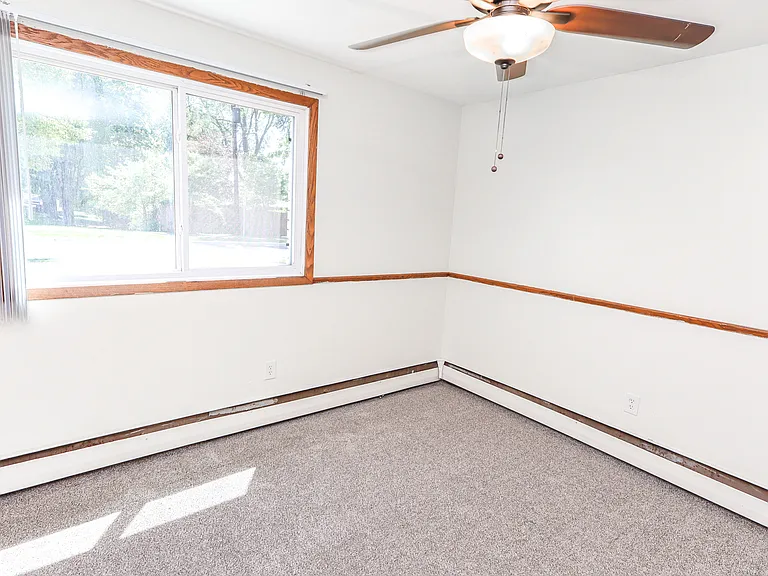 Cedar Avenue Apartments — Photo 14