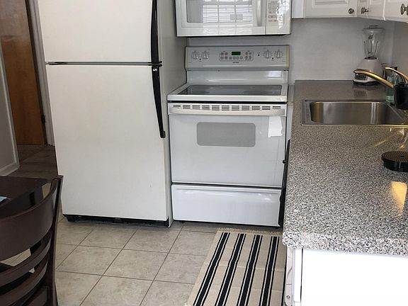 4th image of 1600 Asbury Ave
