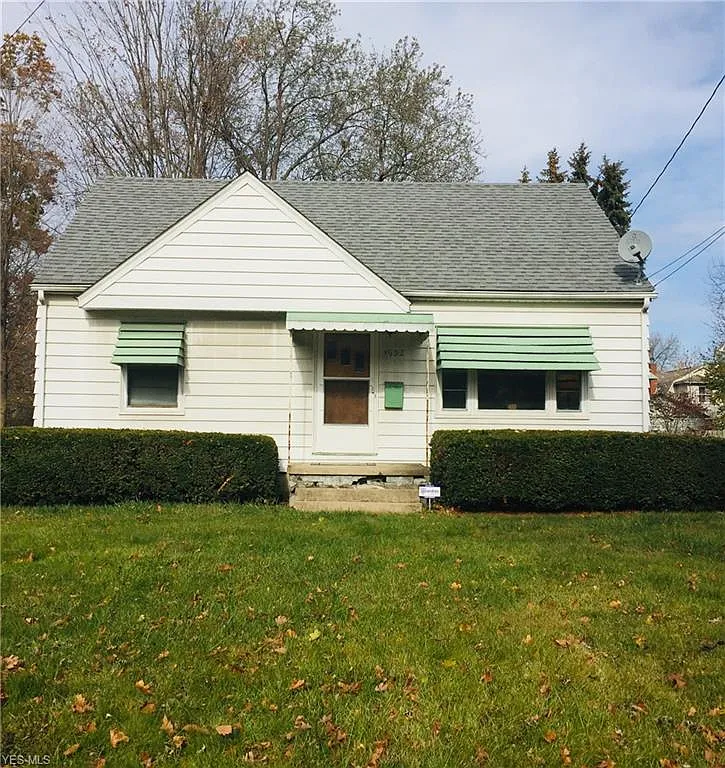 1932 Weston Ave photo 1