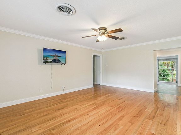 3rd image of 3306 Eagle Blvd