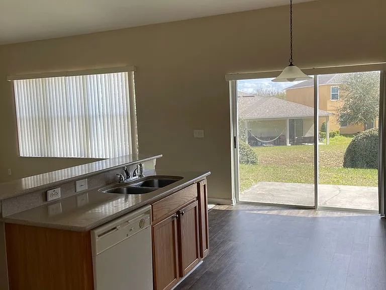 213 Towerview Dr E — Photo 5
