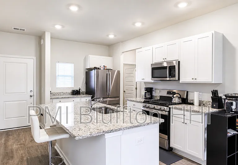 118 Hydrangea Way — Photo 3