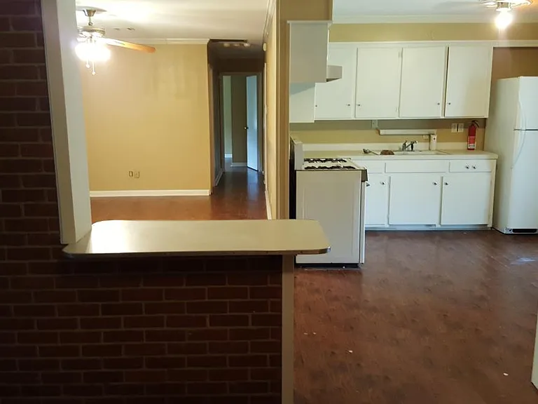 804 Fairmont Ln — Photo 5