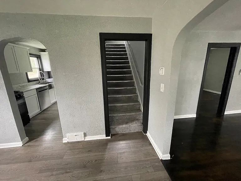 S Henrietta Ave — Photo 14