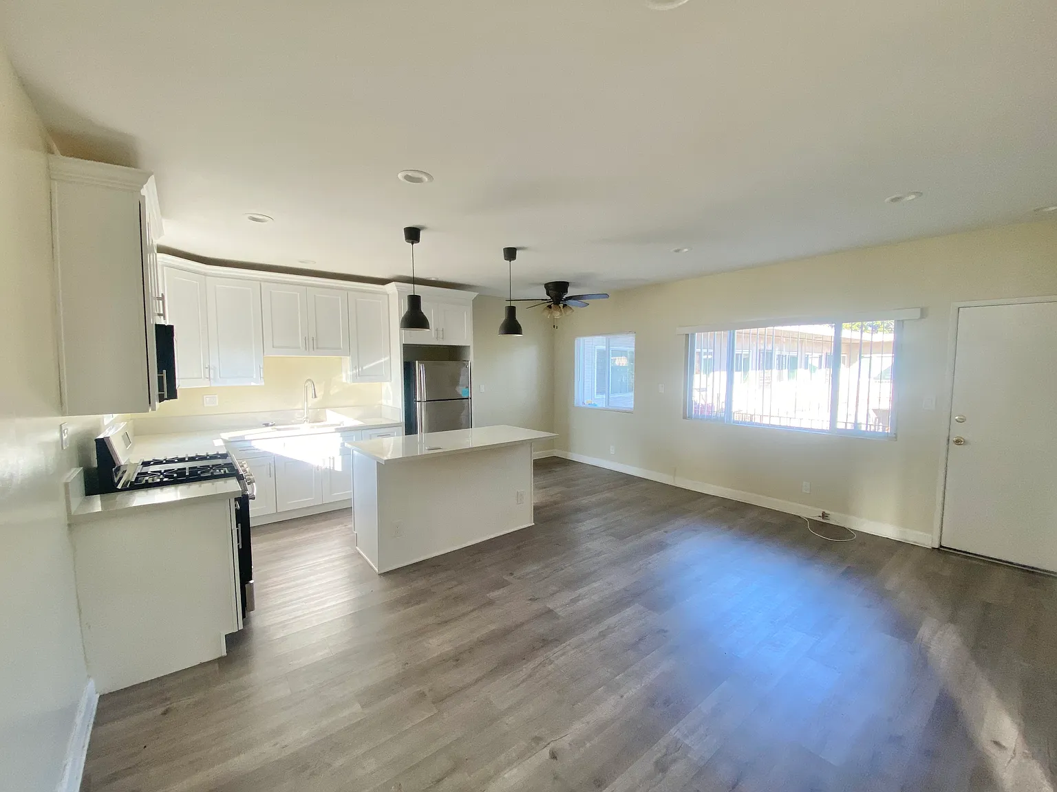 2 bed, 650 sqft, $2,250 — Photo 3