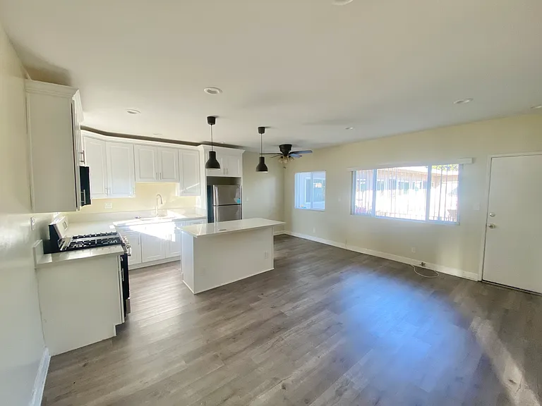 1905 S Oxford Ave #14 — Photo 3