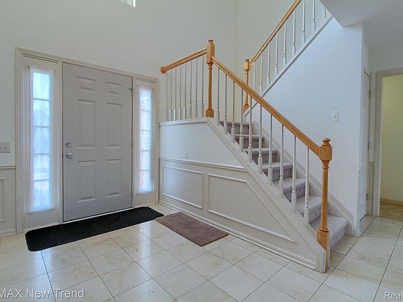 3rd image of 45331 Courtview Trl