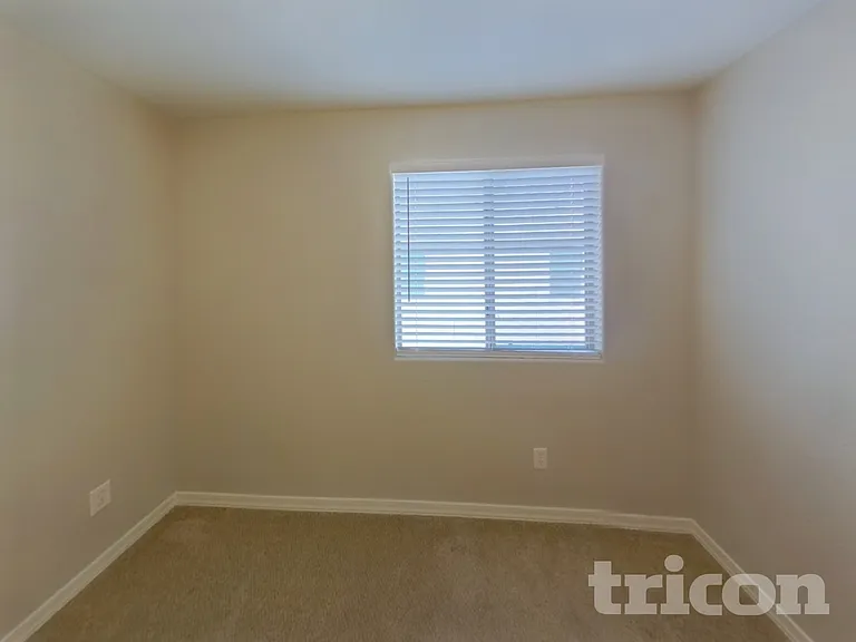 21338 N Denver Ct — Photo 12