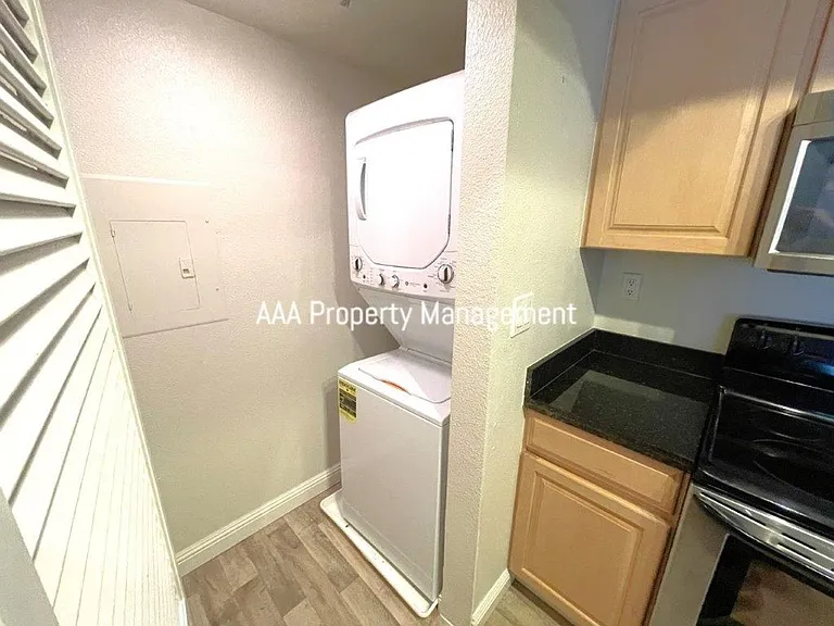 2530 Oak Rd #204 — Photo 17