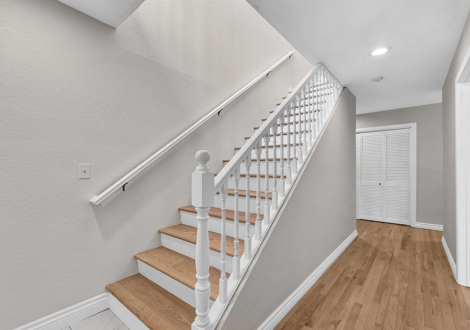 Stunning Remodeled Townhome in Prime Location! — Photo 3