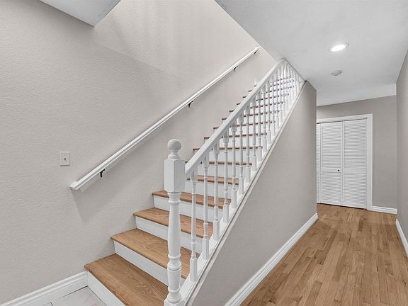 3rd image of 203 N Lucia Ave Unit 3