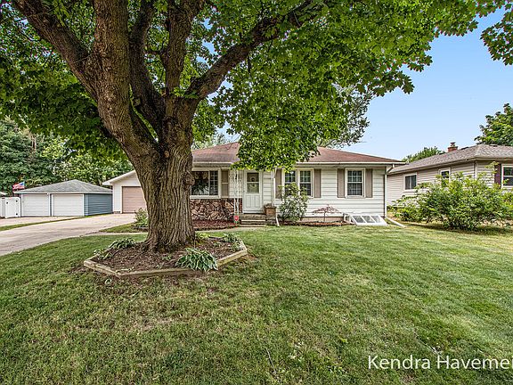 3rd image of 4185 Lester Dr NE