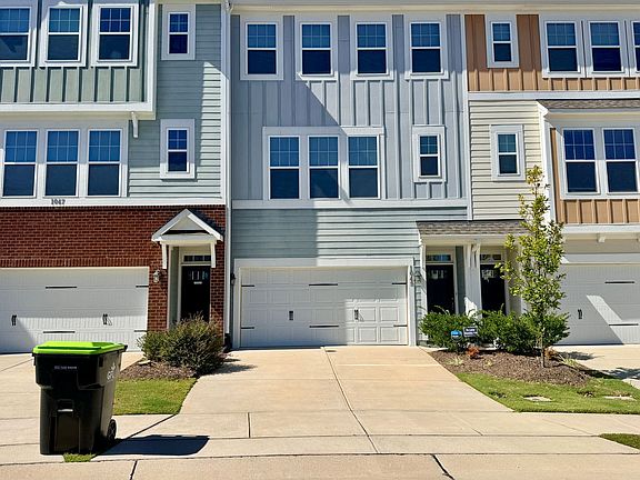 2nd image of 1049 Islip Pl