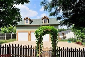 2nd image of 3209 Fairview Ln