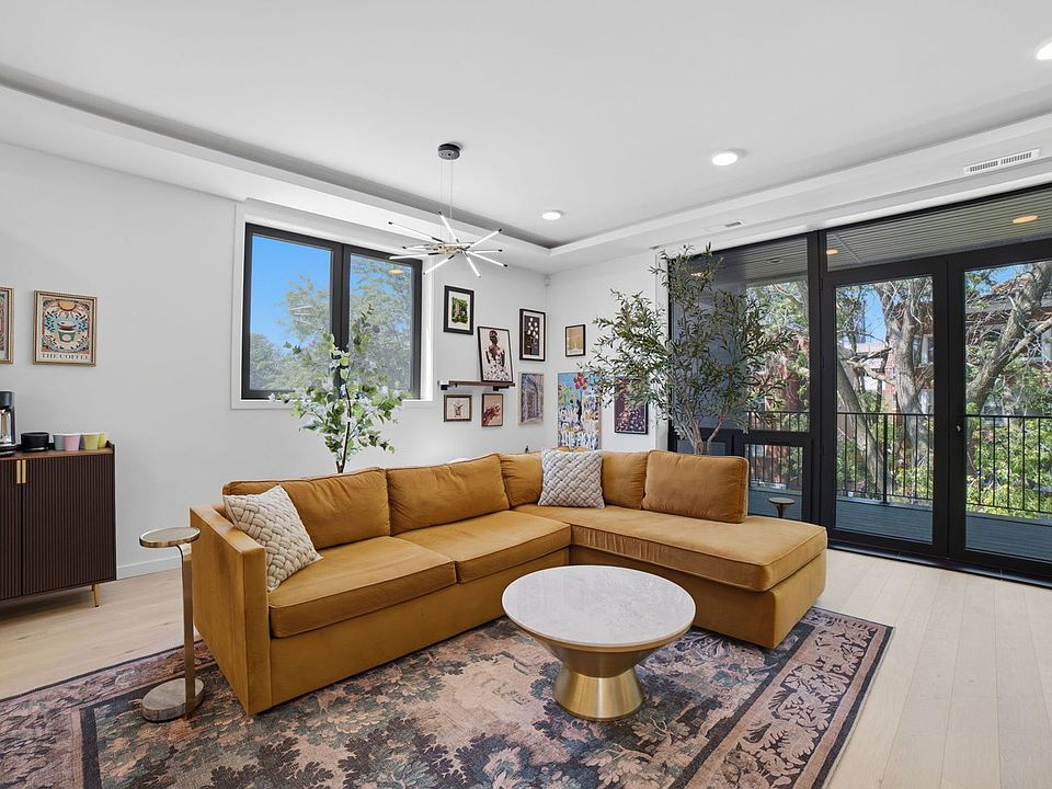 1st image of 5039 N Winthrop Ave #2F