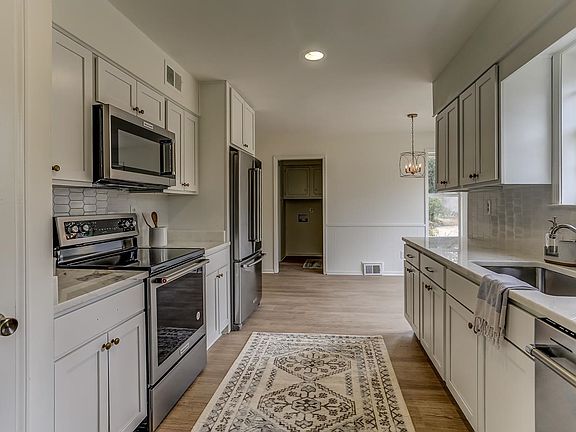 3rd image of 1438 Brookside Dr
