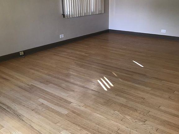 3rd image of 622 Robinhood Ln