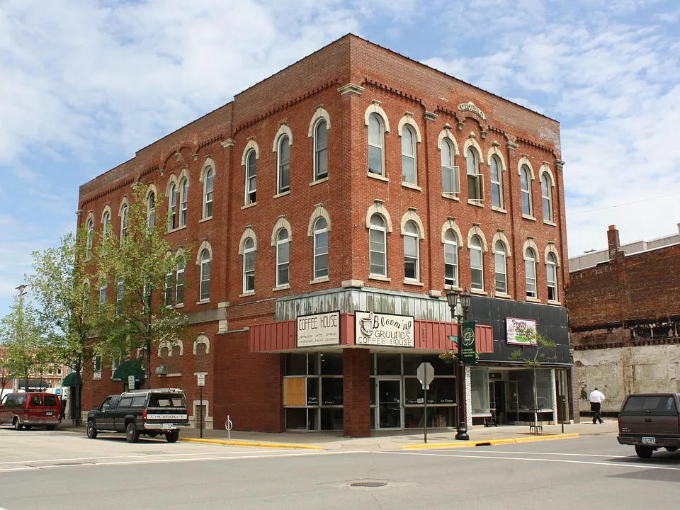 122 Center St #2A