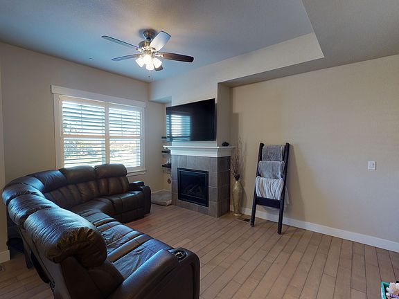 C 8141-Wynstone-Drive-living-room(1).jpg