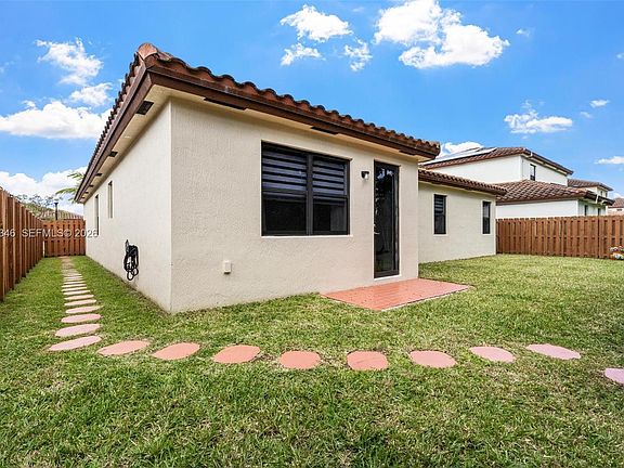 5th image of 2642 SE 3rd St