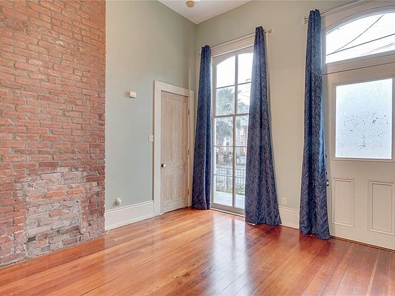4th image of 2320 Laurel St
