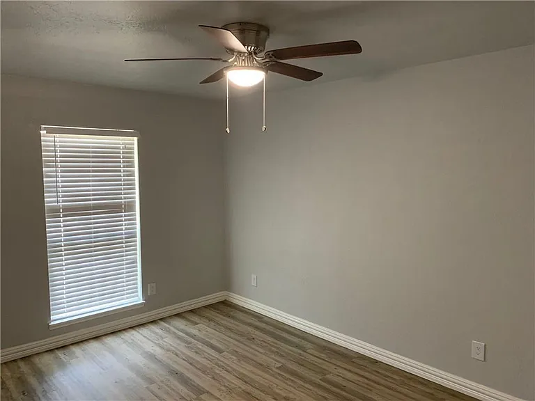 5601 Squires Dr — Photo 12