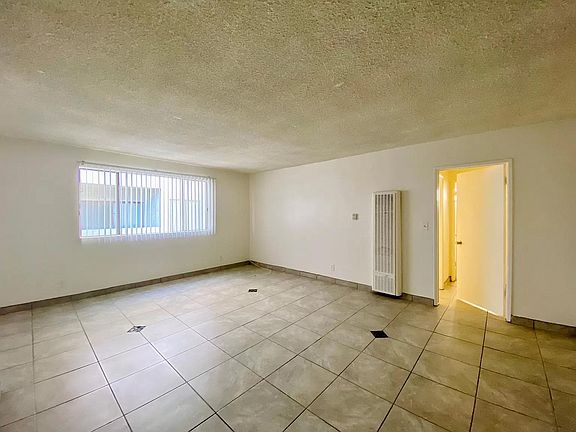 3rd image of 12621 Caswell Ave