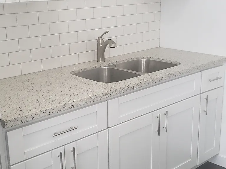 220 Glover Ave #B — Photo 4