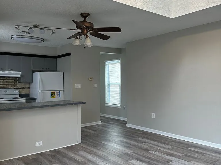 224 W Balview Ave — Photo 2