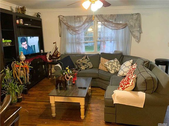 4th image of 224 42nd St