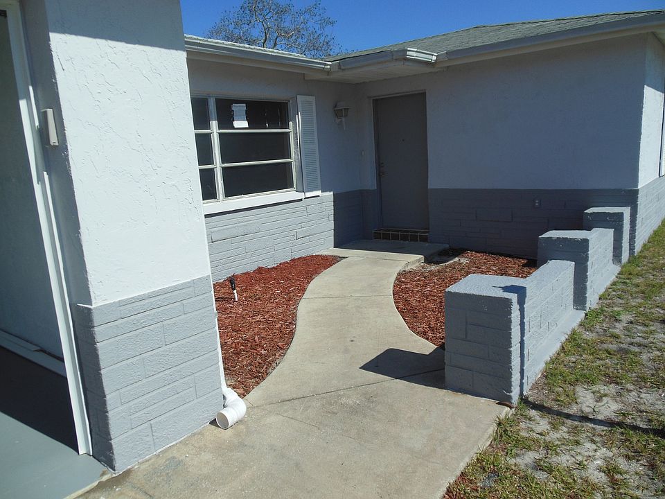 2nd image of 7615 Hawthorn Dr