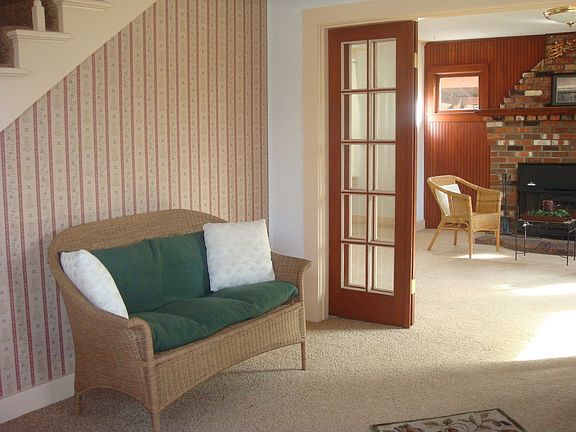 View of entry to the living room
