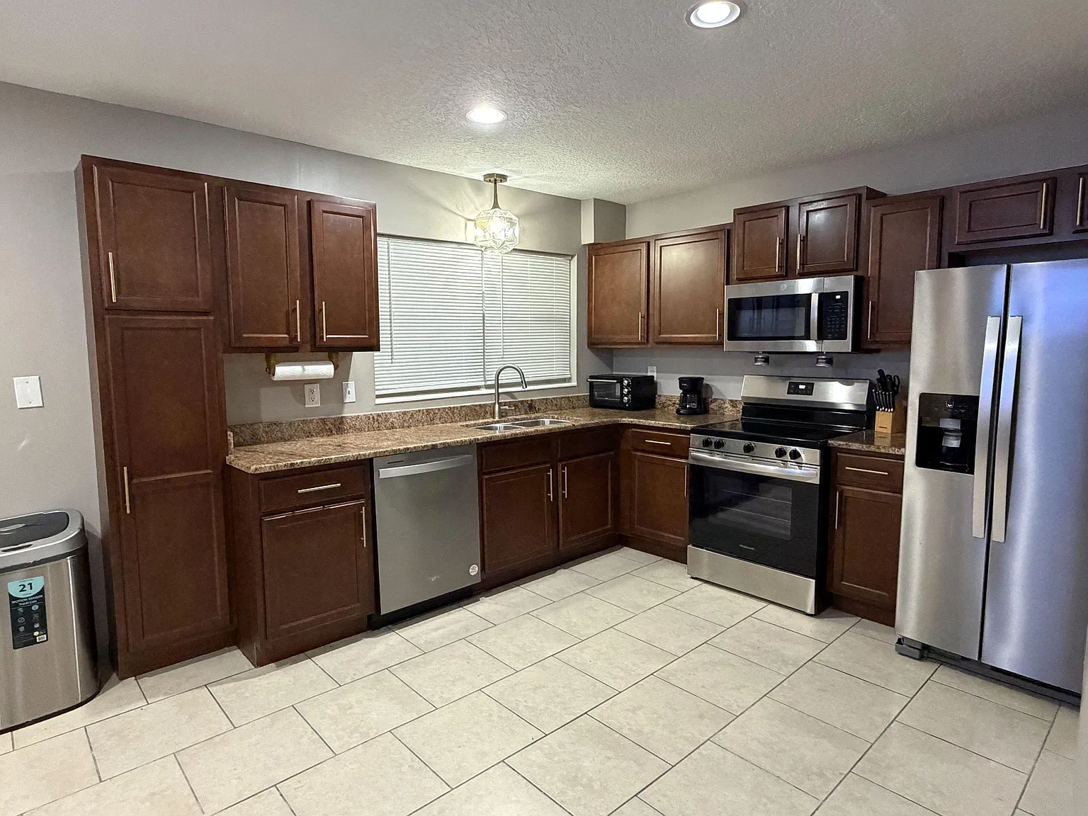 4 bed, 2.0 bath, 1875 sqft, $828 — Photo 3
