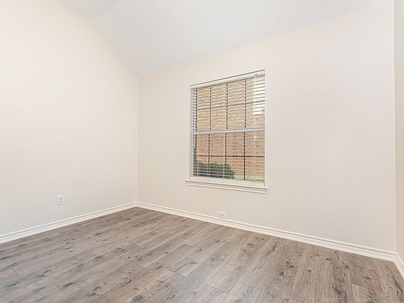 3rd image of 1609 Lake Tawakoni Dr