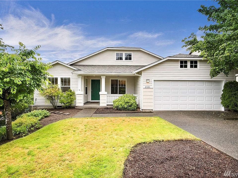 Beautiful Rambler with Territorial & Sunset Views - Corner lot, close to shopping, dining, and entertainment.  Game Farm Park is just around the corner!