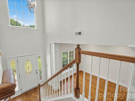 3rd image of 7542 Sedgebrook Dr W