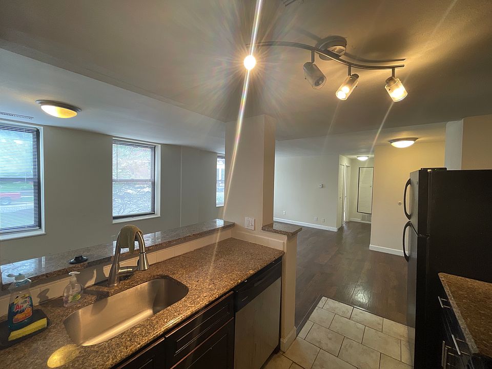 1st image of 5557 Pershing Ave #305