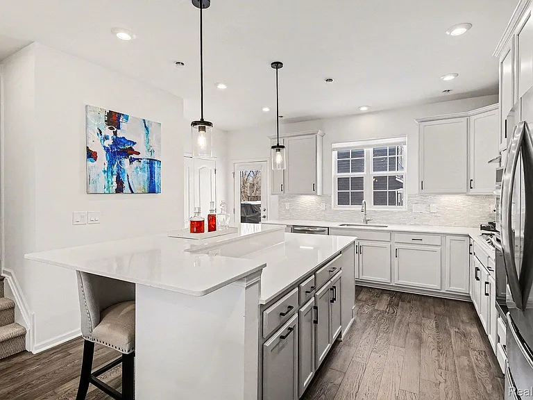 258 S Mill St — Photo 11
